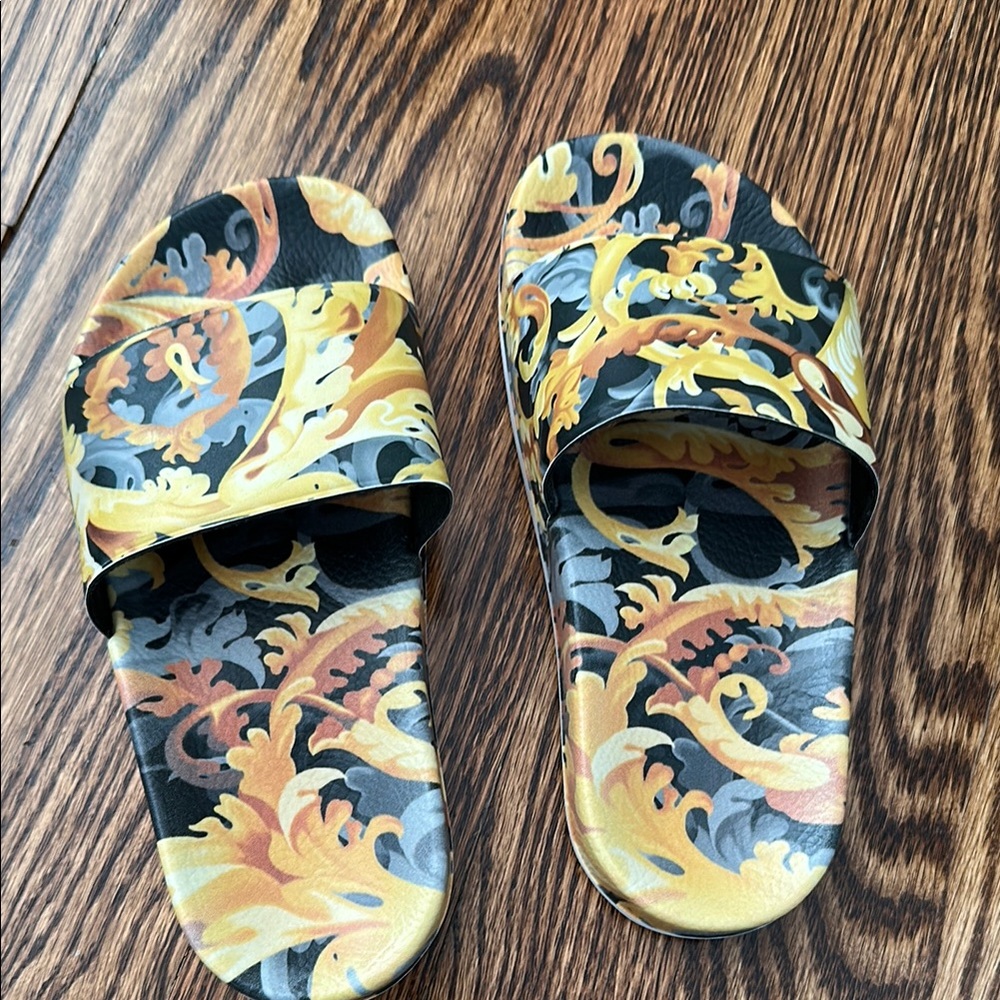 Versace kids Black and Gold Patterned size